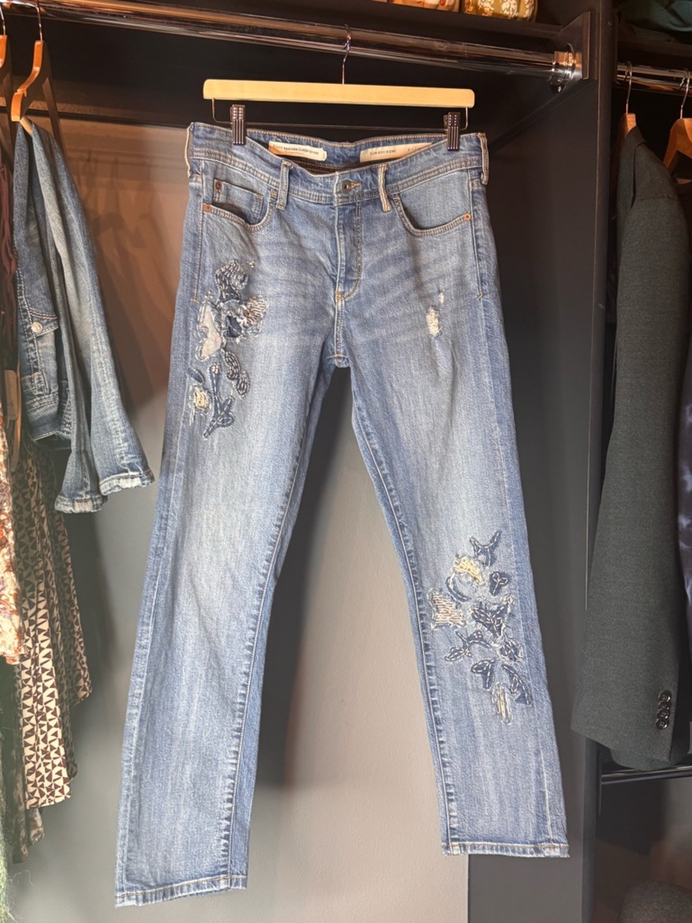 Anthropologie Pilcro Women’s Light Blue Embroidered Jeans 🪻✨🎀